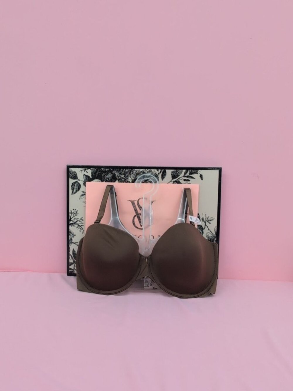 Victoria Secret Bare Illusions Lightly Lined Smooth Strapless Bra 36DD Mousse